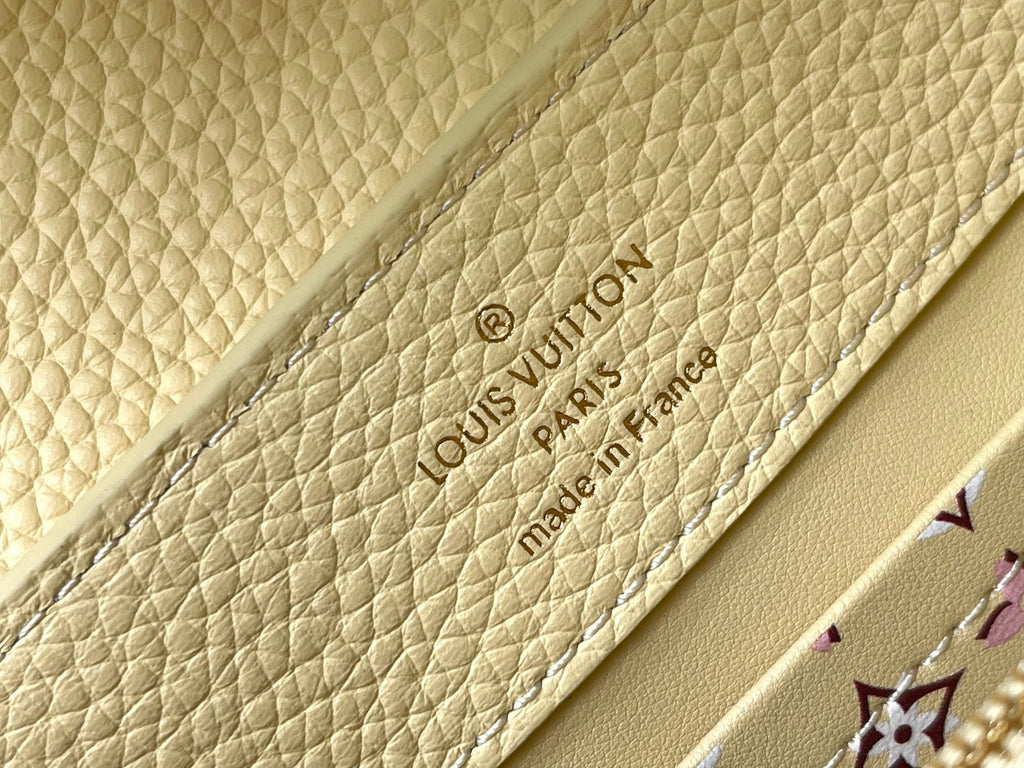 CAPUCINES EAST-WEST MINI 22 IN BANANENGELB MIT GOLDENEN HARDWARE