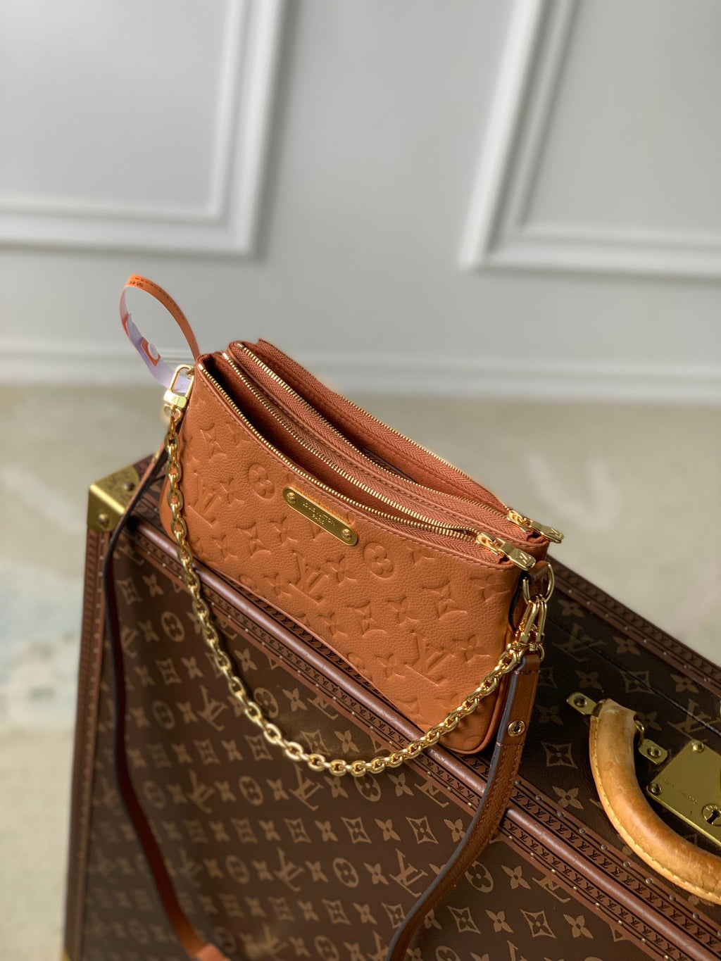 LIV POCHETTE TASCHE 24 AUS COGNACBRAUNEM MONOGRAMM-EMPREINTE-LEDER