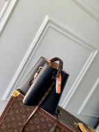 BLOOM PM 21 IN SCHWARZEM KALBSLEDER GOLDENE BESCHLÄGE