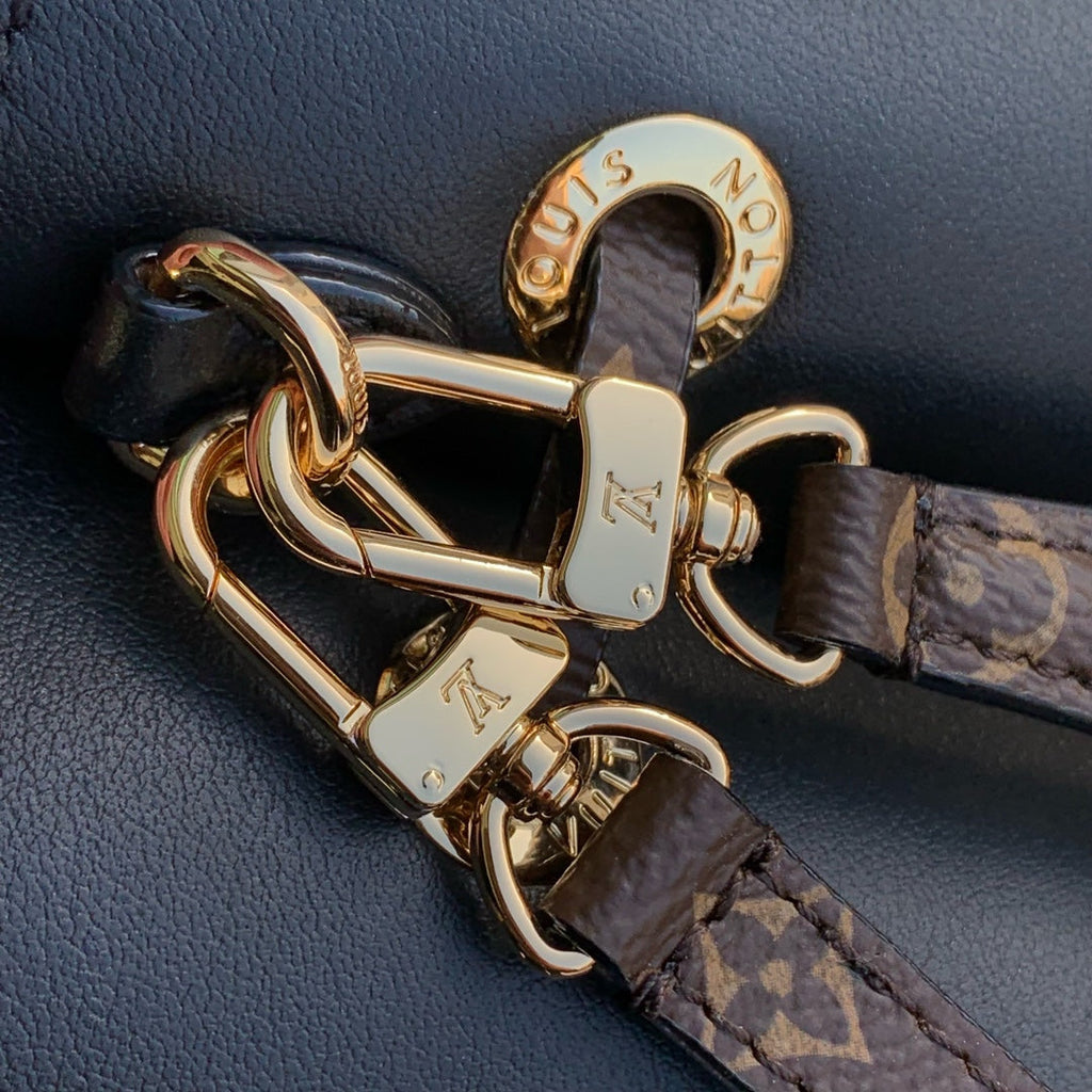 BLOOM PM 21 IN SCHWARZEM KALBSLEDER GOLDENE BESCHLÄGE