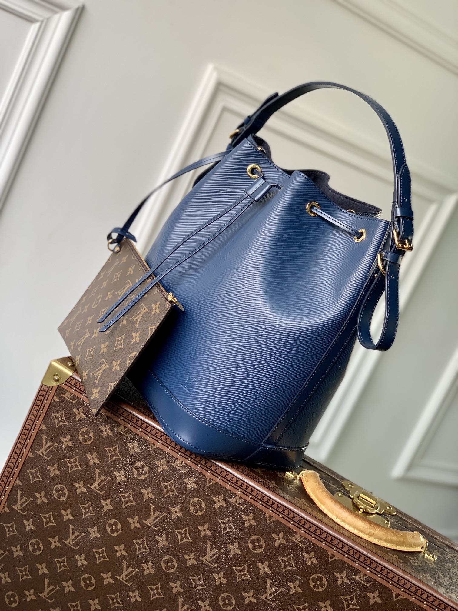 NOÉ MM 33 IN SAPPHIRE EPI LEDER