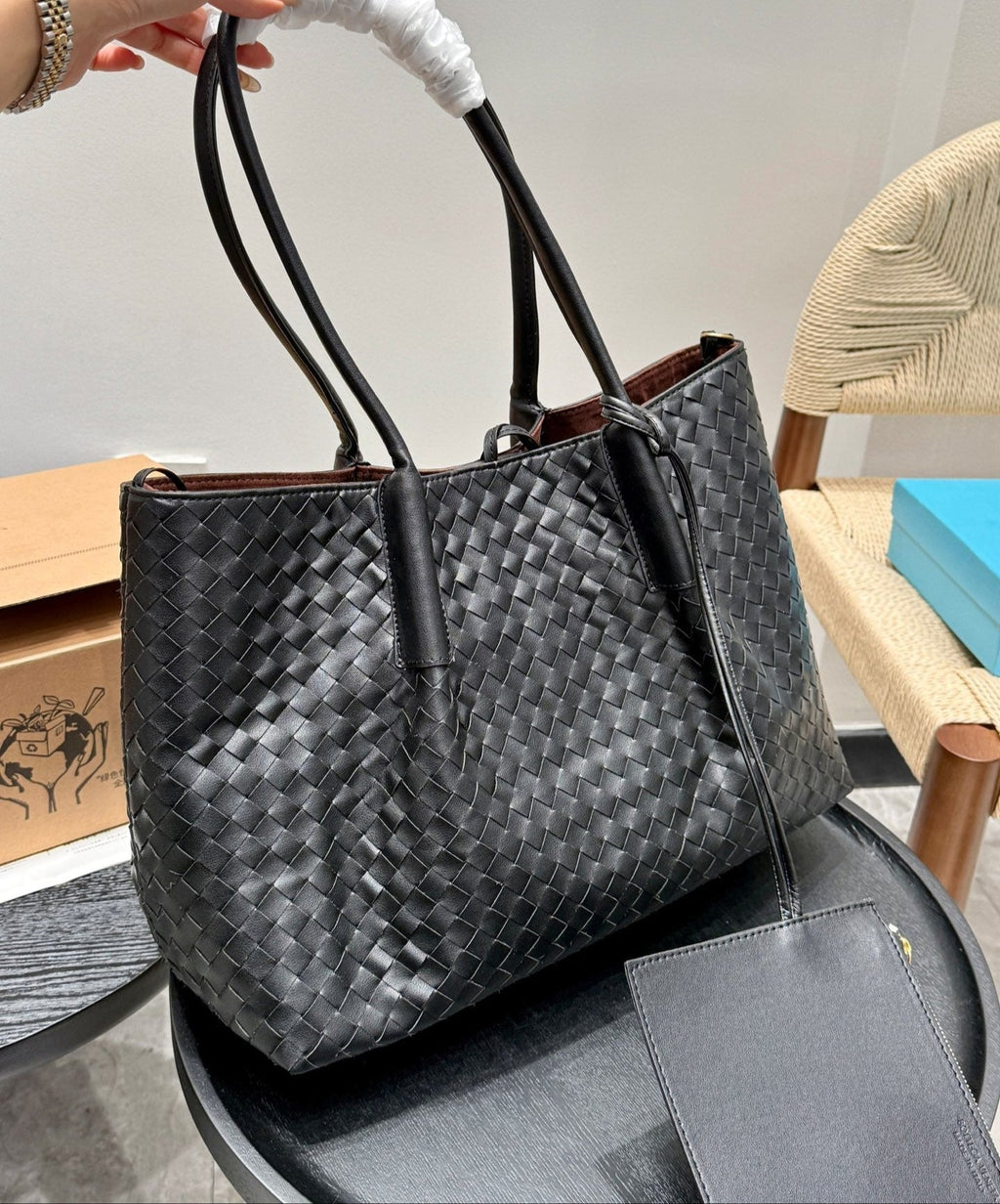 PINACOTECA TOTE BAG 38 IN BLACK CALFSKIN