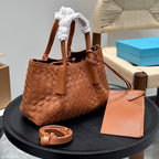 KLEINE PINACOTECA-TRAGETASCHE 25 IN ROSTBRAUNES KALBSLEDER