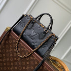 ONTHEGO EAST WEST TASCHE 25 IN SCHWARZ MONOGRAMMGEPRÄGTES RINDLEDER