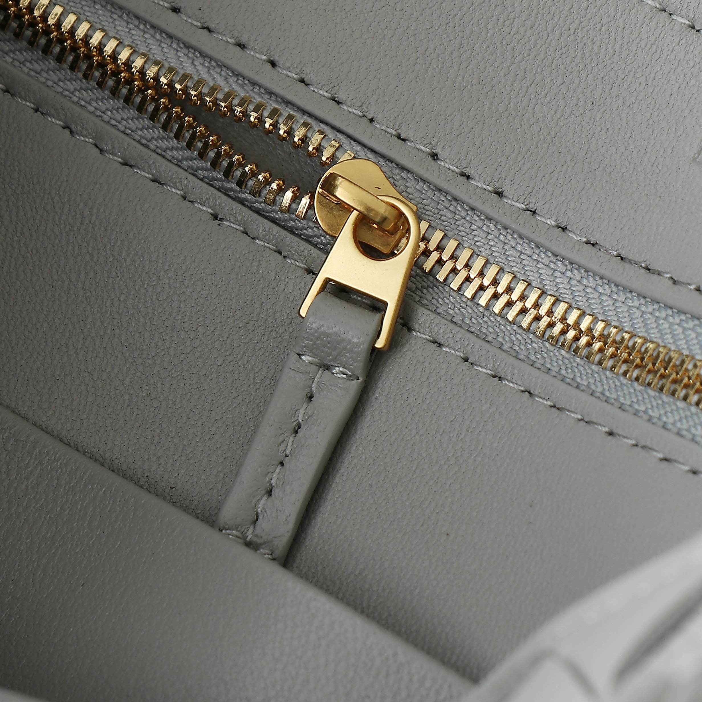 BV MEDIUM ANDIAMO 32CM GRAUES LAMMFELL