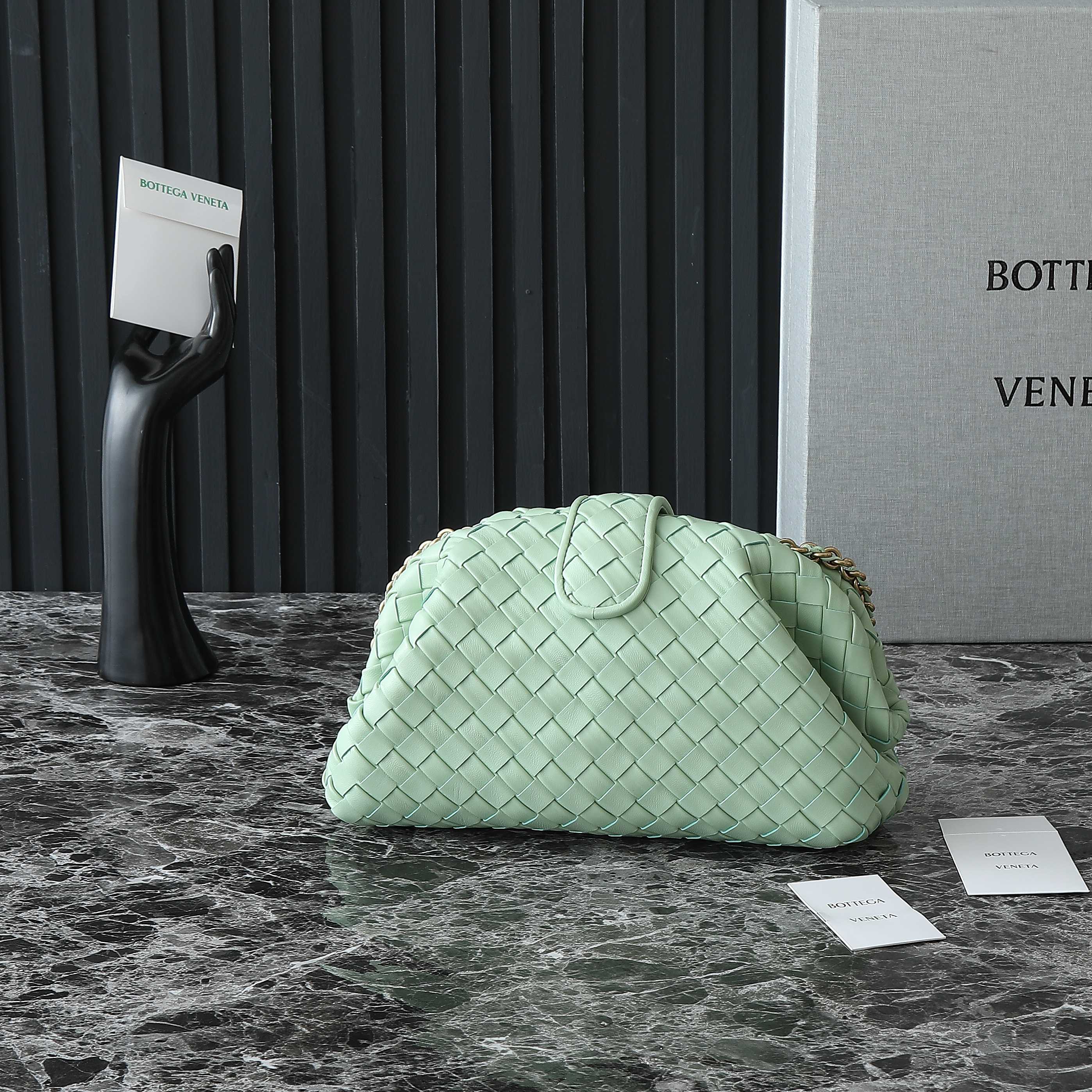 Teen Lauren 1980 mit Kette, Größe 31,5, hellgrünes Leder, goldene Hardware 