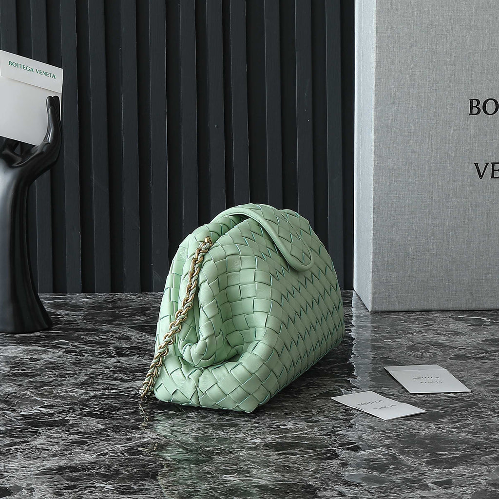 Teen Lauren 1980 mit Kette, Größe 31,5, hellgrünes Leder, goldene Hardware 