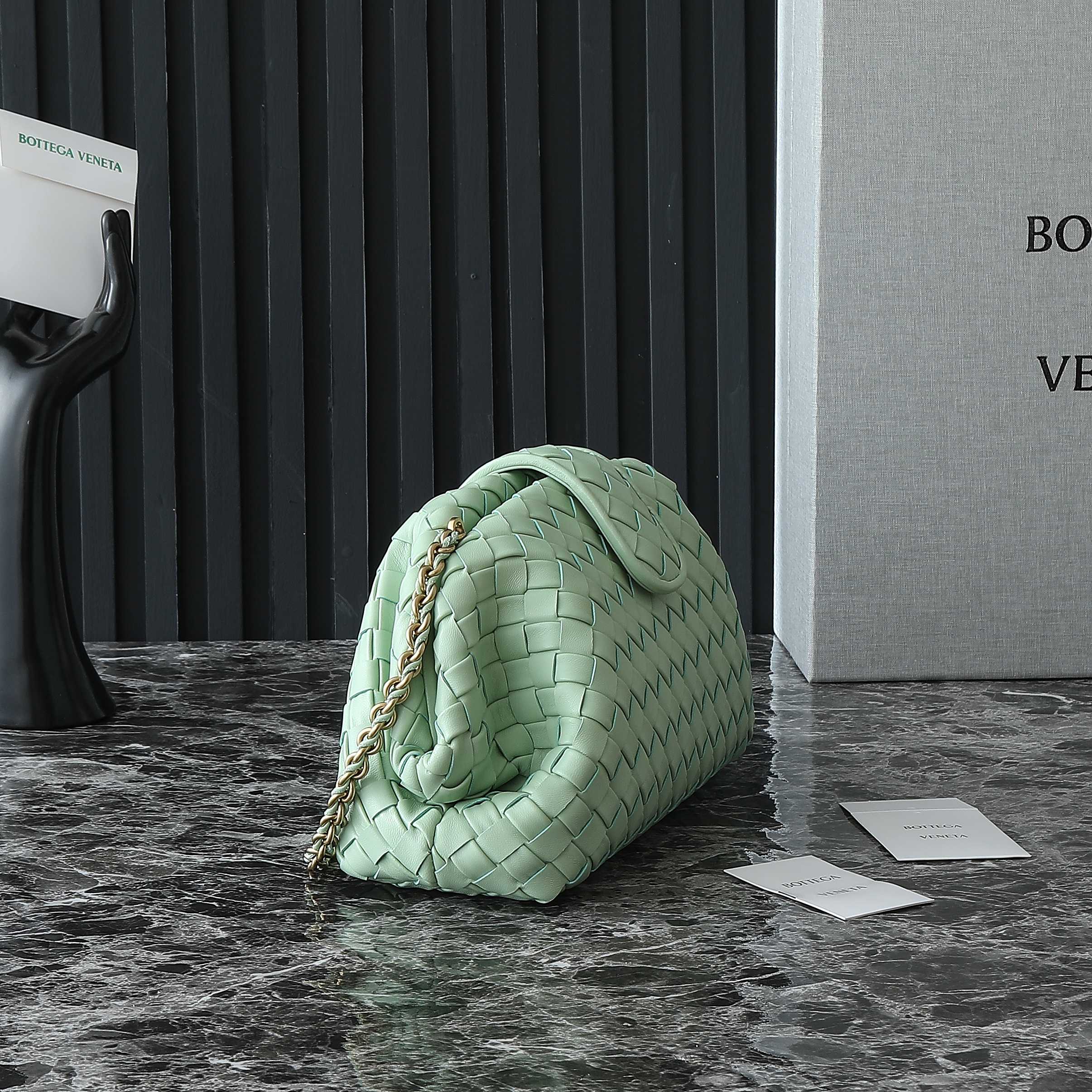 Teen Lauren 1980 mit Kette, Größe 31,5, hellgrünes Leder, goldene Hardware 