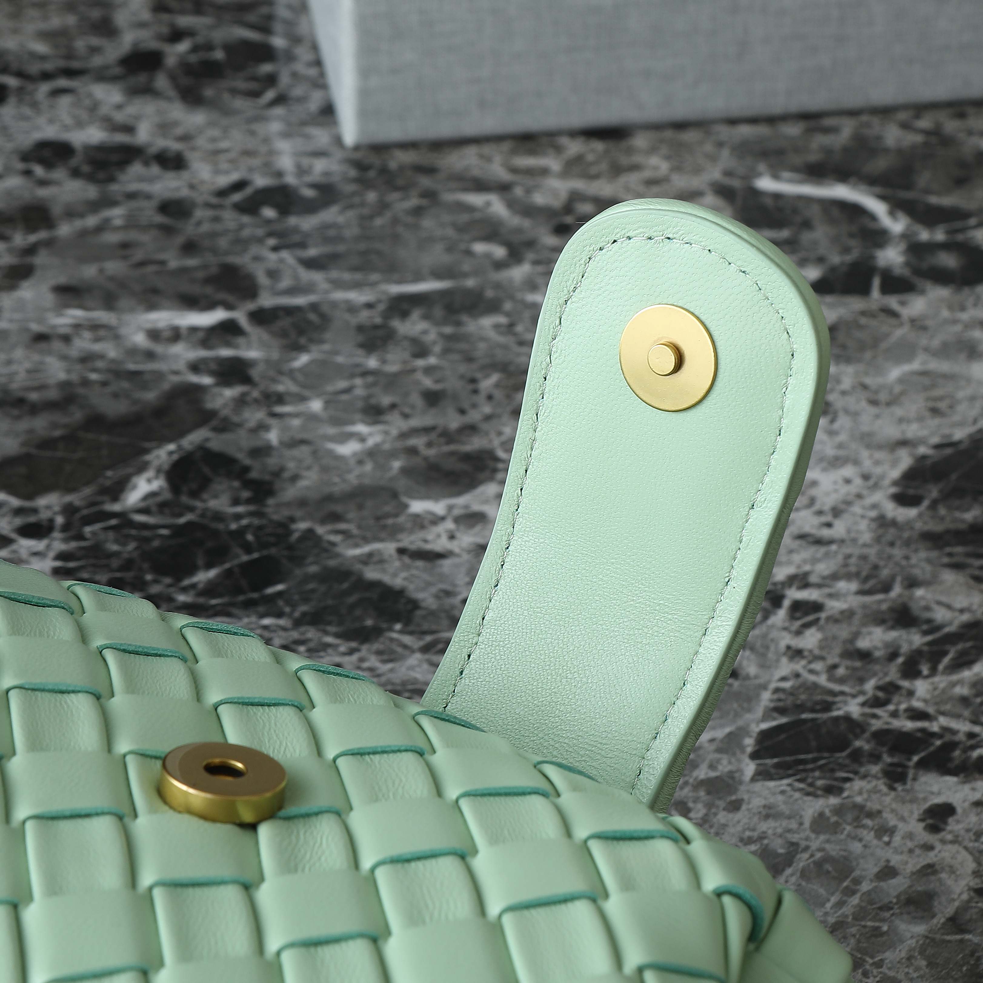 Teen Lauren 1980 mit Kette, Größe 31,5, hellgrünes Leder, goldene Hardware 