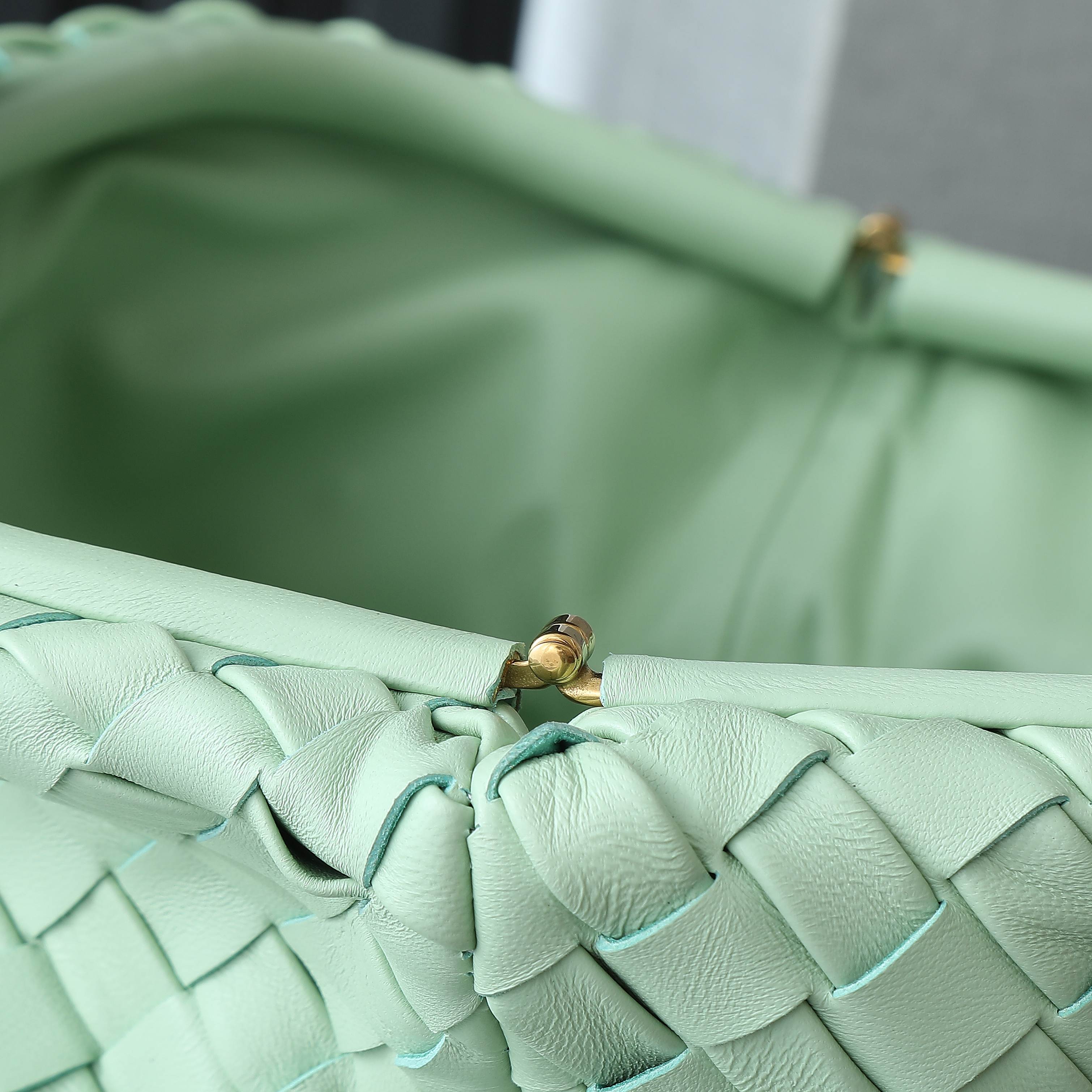 Teen Lauren 1980 mit Kette, Größe 31,5, hellgrünes Leder, goldene Hardware 