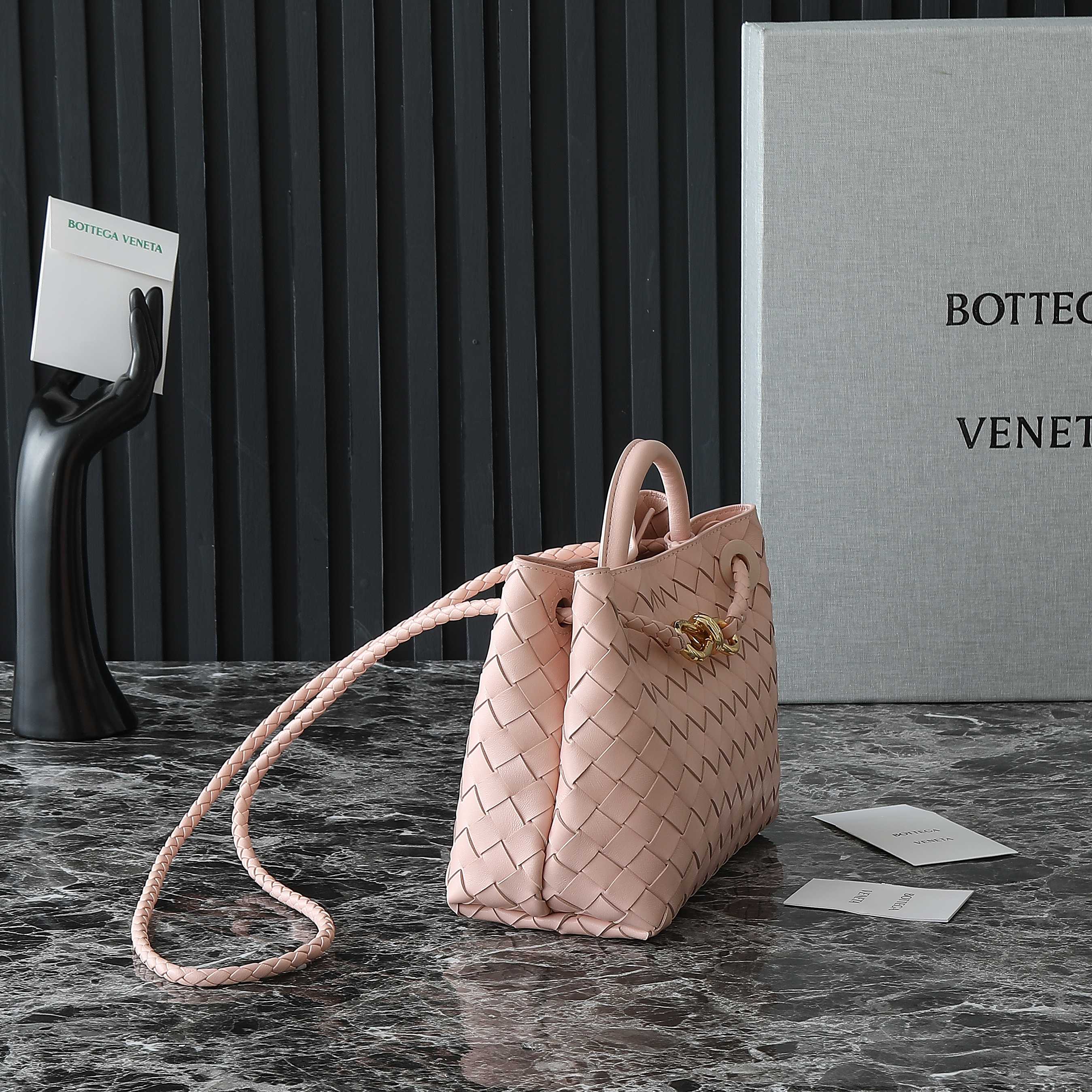 KLEINE ANDIAMO 25 IN HELLROSA LAMMFELL