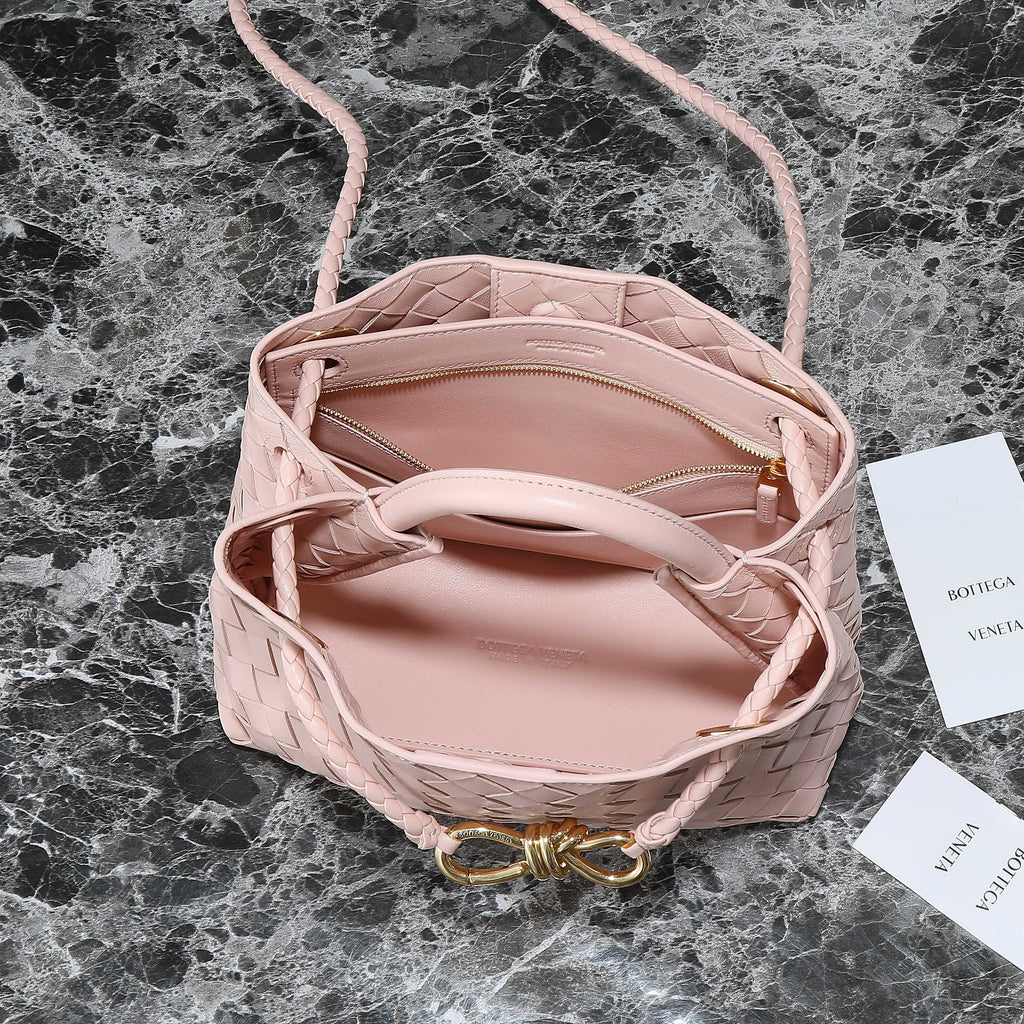 SMALL ANDIAMO 25 IN LIGHT PINK LAMBSKIN