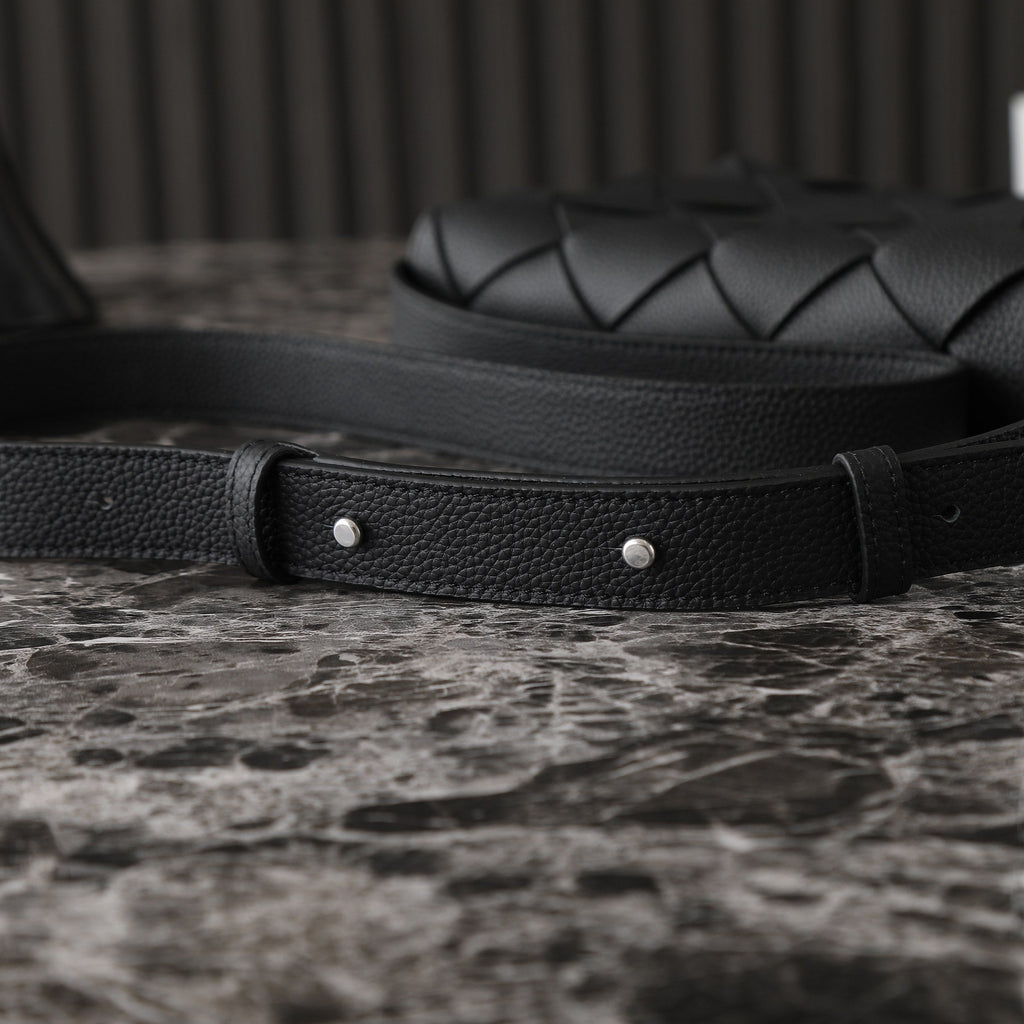 BOTTEGA VENETA 25S DIAGO 22 IN SCHWARZEM KALBSLEDER SILBERNE BESCHLÄGE