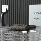 BOTTEGA VENETA 25S DIAGO 22 IN DUNKELOLIVEM KALBSLEDER SILBERNE BESCHLÄGE