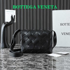 BOTTEGA VENETA 25S DIAGO 22 IN SCHWARZEM KALBSLEDER, PATENT SILBERNE BESCHLÄGE
