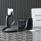BOTTEGA VENETA 25S DIAGO 22 IN SCHWARZEM KALBSLEDER, PATENT SILBERNE BESCHLÄGE