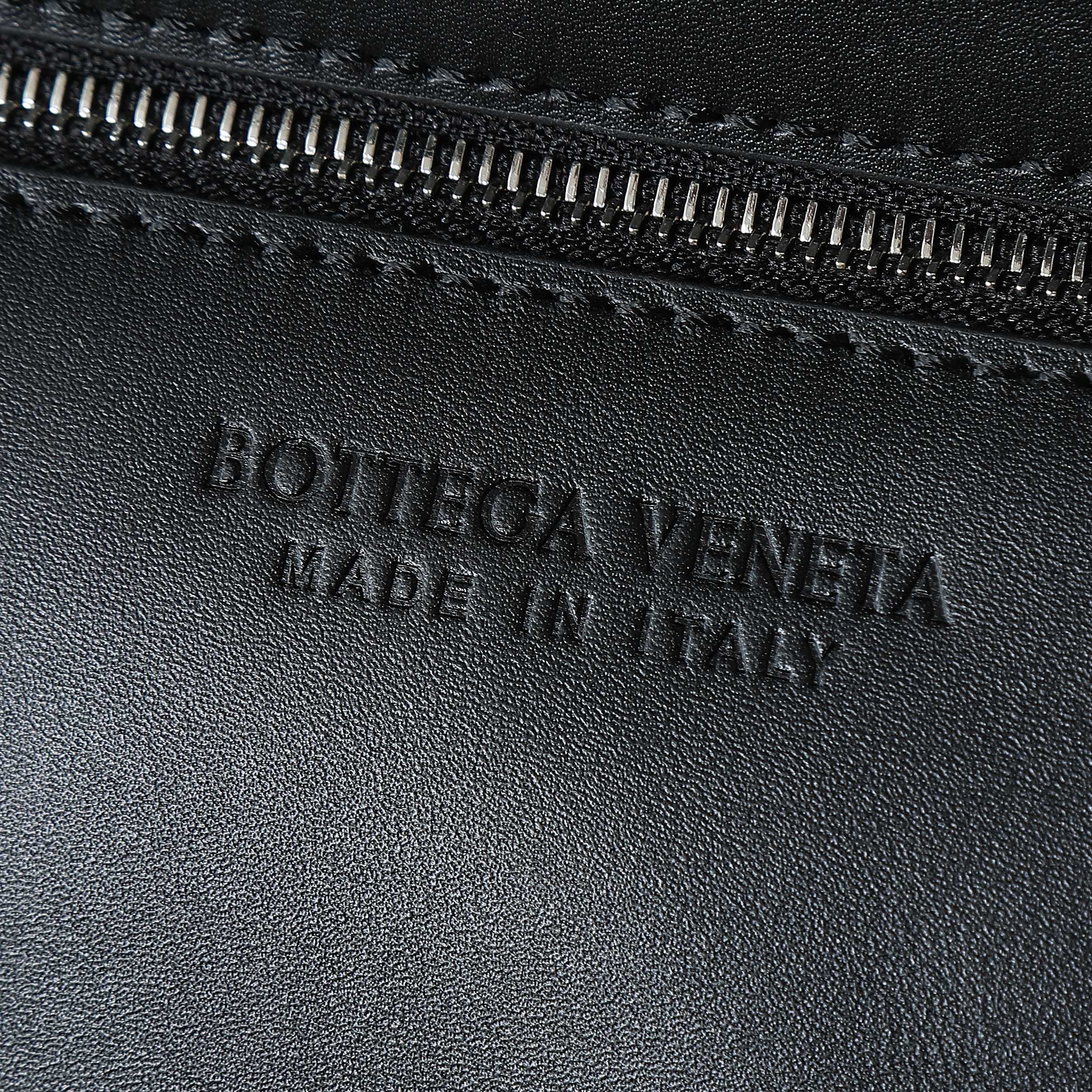 BOTTEGA VENETA 25S DIAGO 22 IN SCHWARZEM KALBSLEDER, PATENT SILBERNE BESCHLÄGE