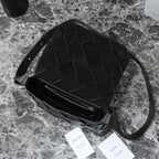 BOTTEGA VENETA 25S DIAGO 22 IN SCHWARZEM KALBSLEDER, PATENT SILBERNE BESCHLÄGE