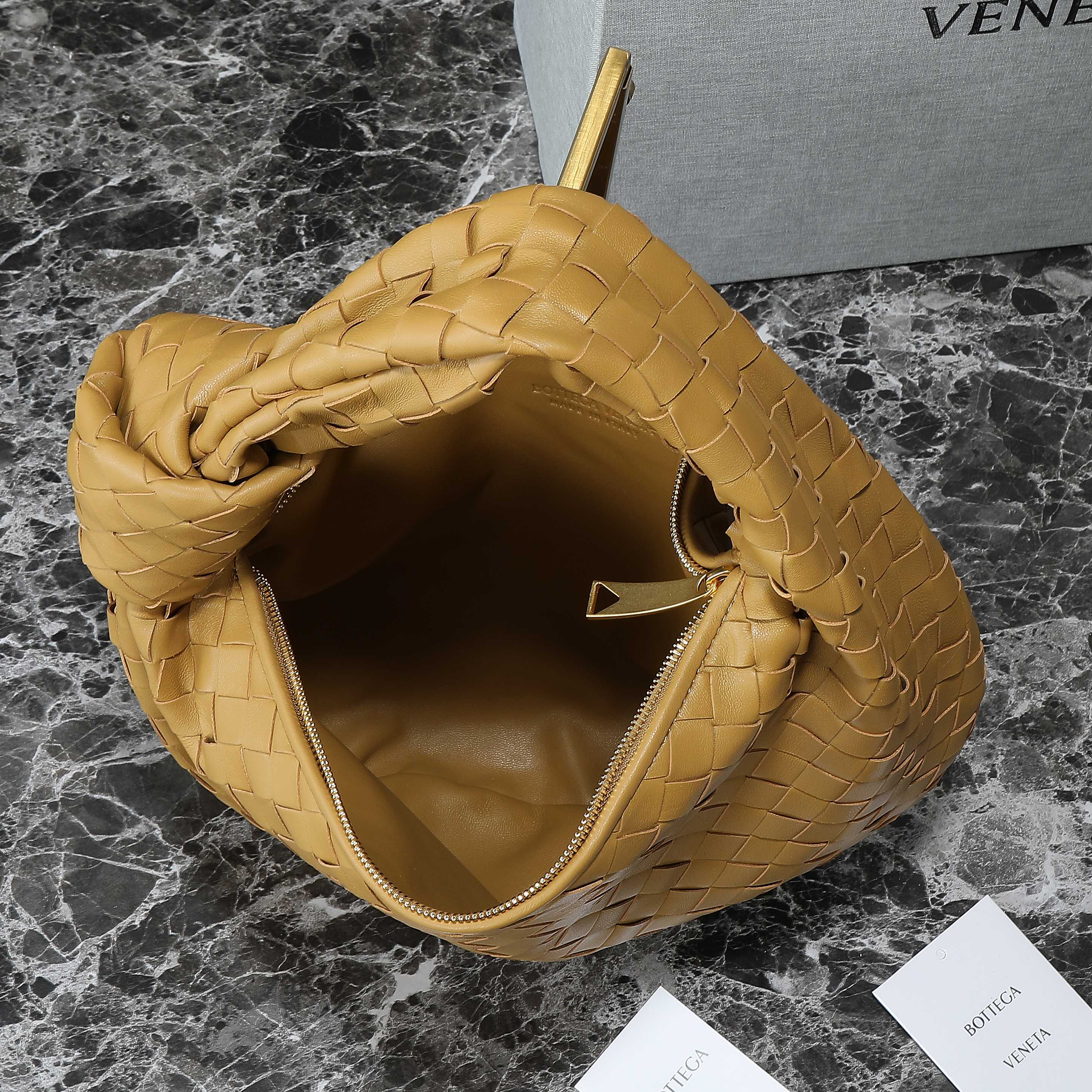 BOTTEGA VENETA 25S MINI JODIE 36 IN WARM BRONZE CALFLEDER GOLDENE HARDWARE