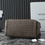 BOTTEGA VENETA 25S LARGE ANDIAMO 42 IN DUNKELBRAUNEM KALBSLEDER-GOLD-HARDWARE