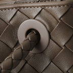 BOTTEGA VENETA 25S LARGE ANDIAMO 42 IN DUNKELBRAUNEM KALBSLEDER-GOLD-HARDWARE