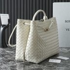 BOTTEGA VENETA 25S GROSSER ANDIAMO 42 AUS ELFENBEINfarbenem KALBSLEDER MIT GOLD-HARDWARE