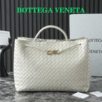 BOTTEGA VENETA 25S GROSSER ANDIAMO 42 AUS ELFENBEINfarbenem KALBSLEDER MIT GOLD-HARDWARE