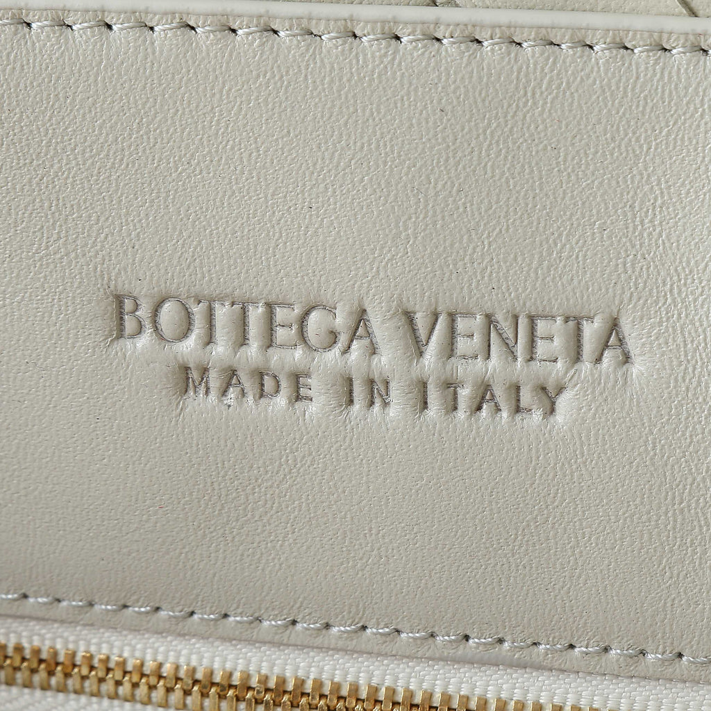 BOTTEGA VENETA 25S GROSSER ANDIAMO 42 AUS ELFENBEINfarbenem KALBSLEDER MIT GOLD-HARDWARE