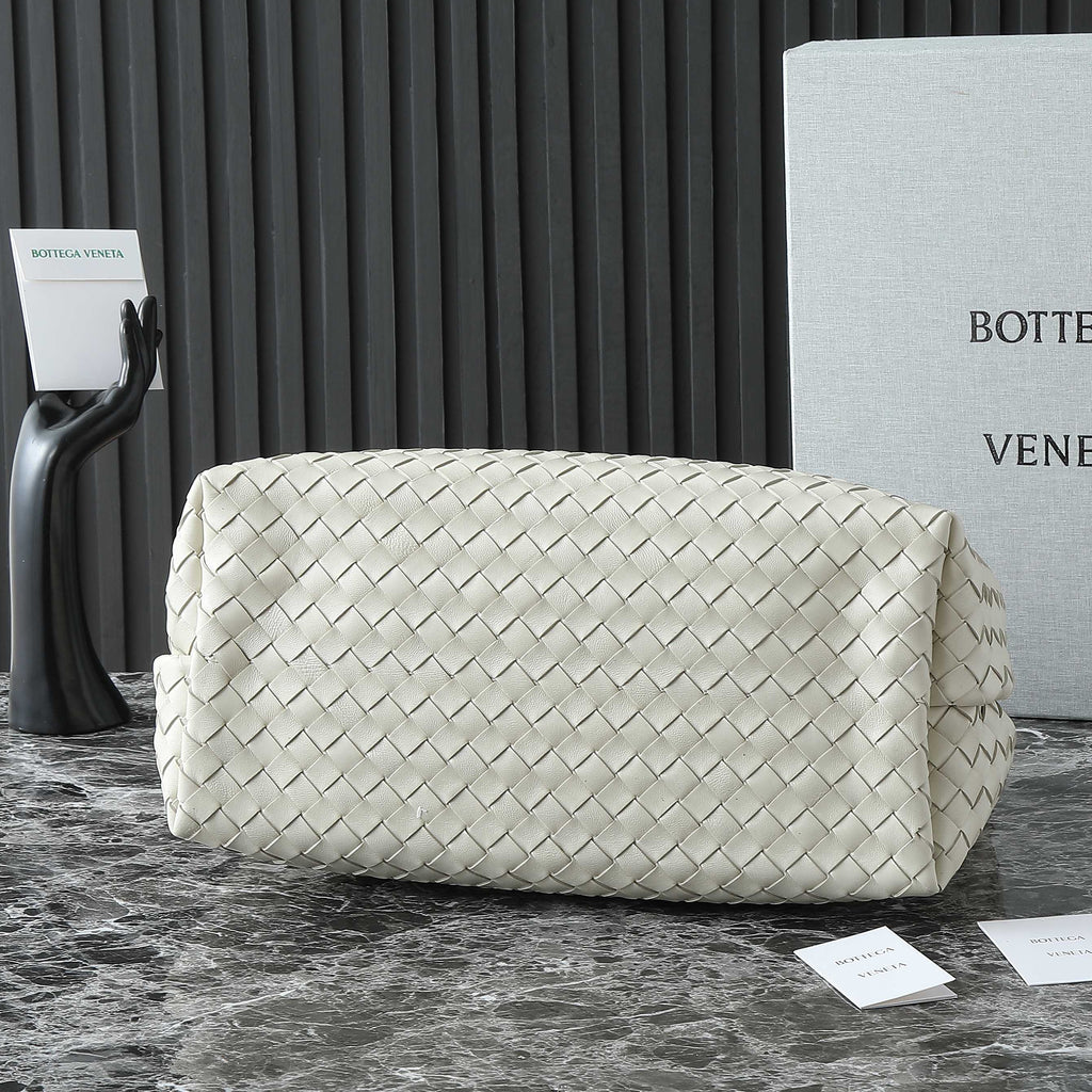 BOTTEGA VENETA 25S GROSSER ANDIAMO 42 AUS ELFENBEINfarbenem KALBSLEDER MIT GOLD-HARDWARE