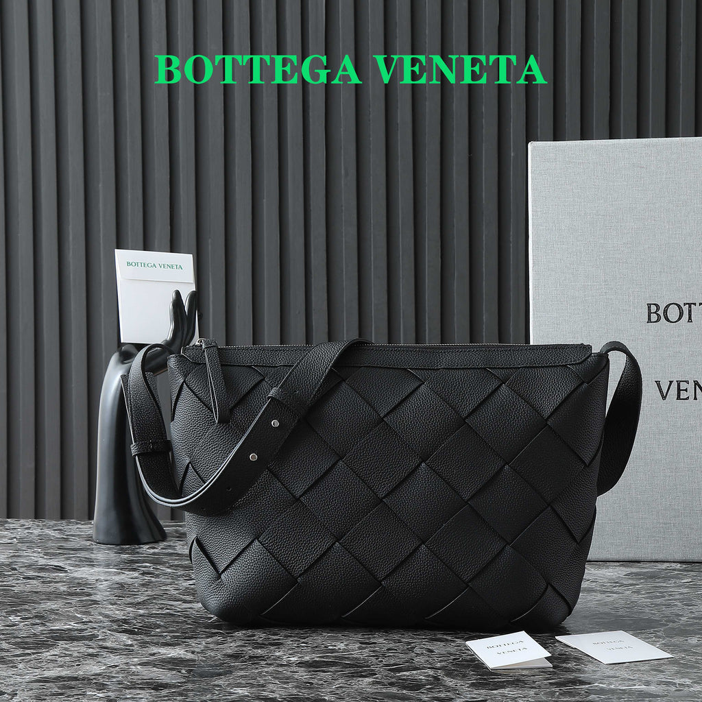 BOTTEGA VENETA 25S DIAGO HOBO 39 IN SCHWARZEM KALBSLEDER