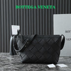 BOTTEGA VENETA 25S DIAGO HOBO 39 IN SCHWARZEM KALBSLEDER