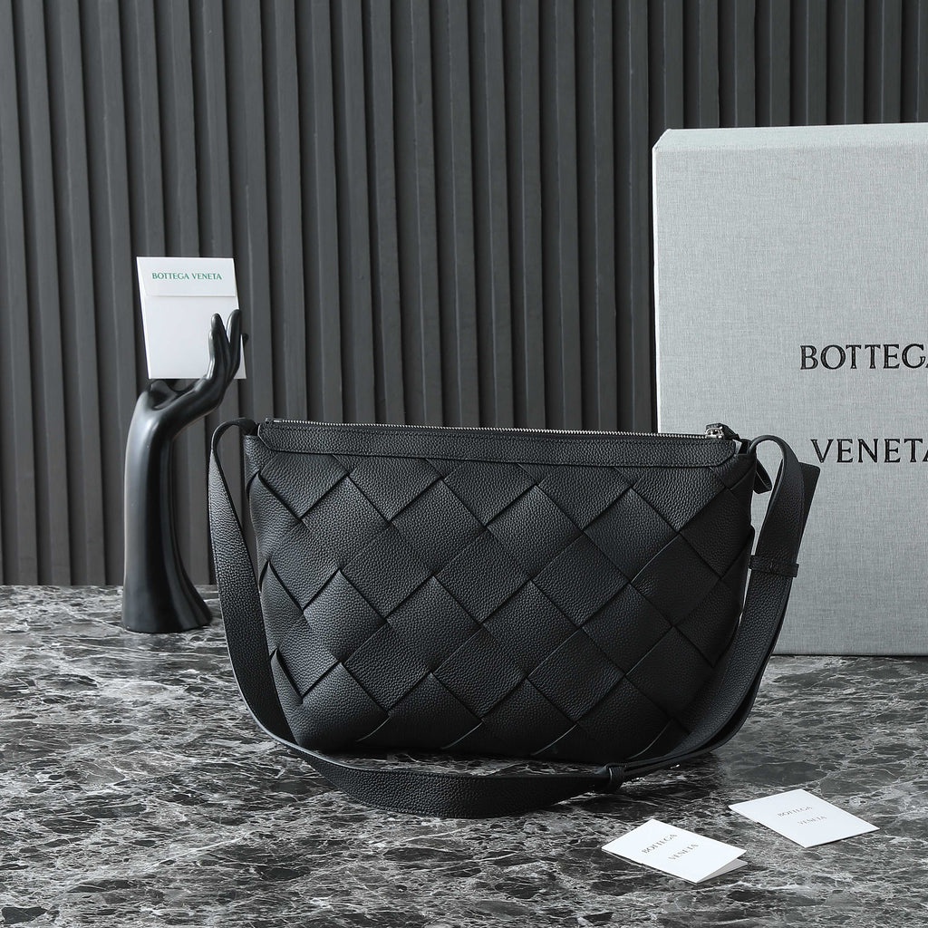 BOTTEGA VENETA 25S DIAGO HOBO 39 IN SCHWARZEM KALBSLEDER