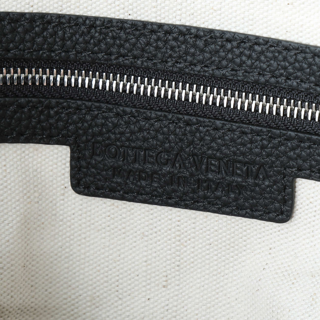 BOTTEGA VENETA 25S DIAGO HOBO 39 IN SCHWARZEM KALBSLEDER