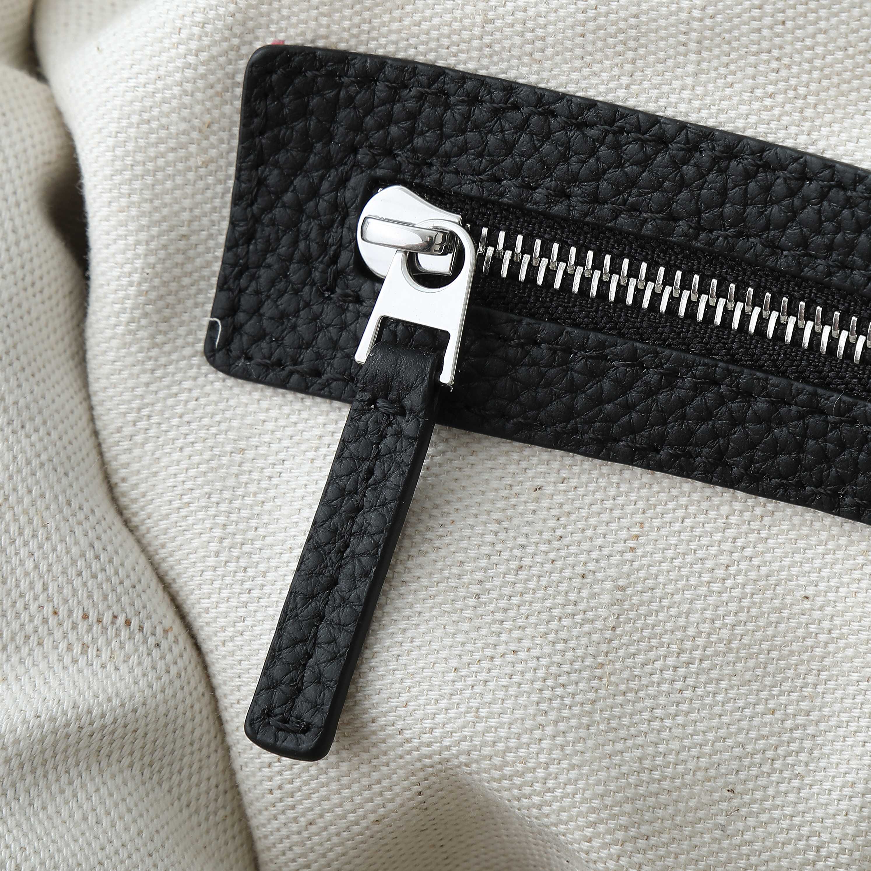 BOTTEGA VENETA 25S DIAGO HOBO 39 IN SCHWARZEM KALBSLEDER