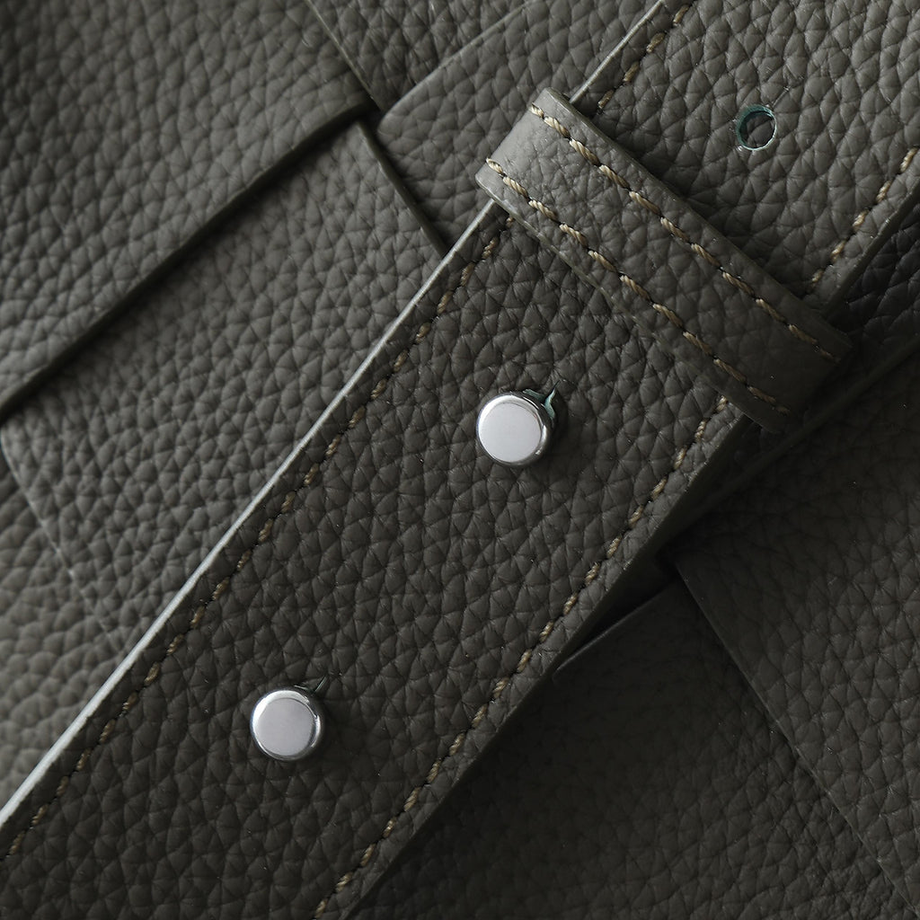 BOTTEGA VENETA 25S DIAGO HOBO 39 IN SEHR DUNKELOLIVEN KALBSLEDER