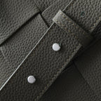 BOTTEGA VENETA 25S DIAGO HOBO 39 IN SEHR DUNKELOLIVEN KALBSLEDER