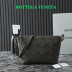 BOTTEGA VENETA 25S DIAGO HOBO 39 IN SEHR DUNKELOLIVEN KALBSLEDER