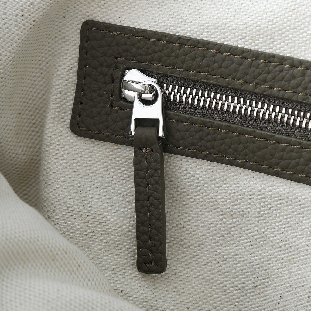 BOTTEGA VENETA 25S DIAGO HOBO 39 IN SEHR DUNKELOLIVEN KALBSLEDER