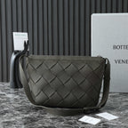 BOTTEGA VENETA 25S DIAGO HOBO 39 IN SEHR DUNKELOLIVEN KALBSLEDER