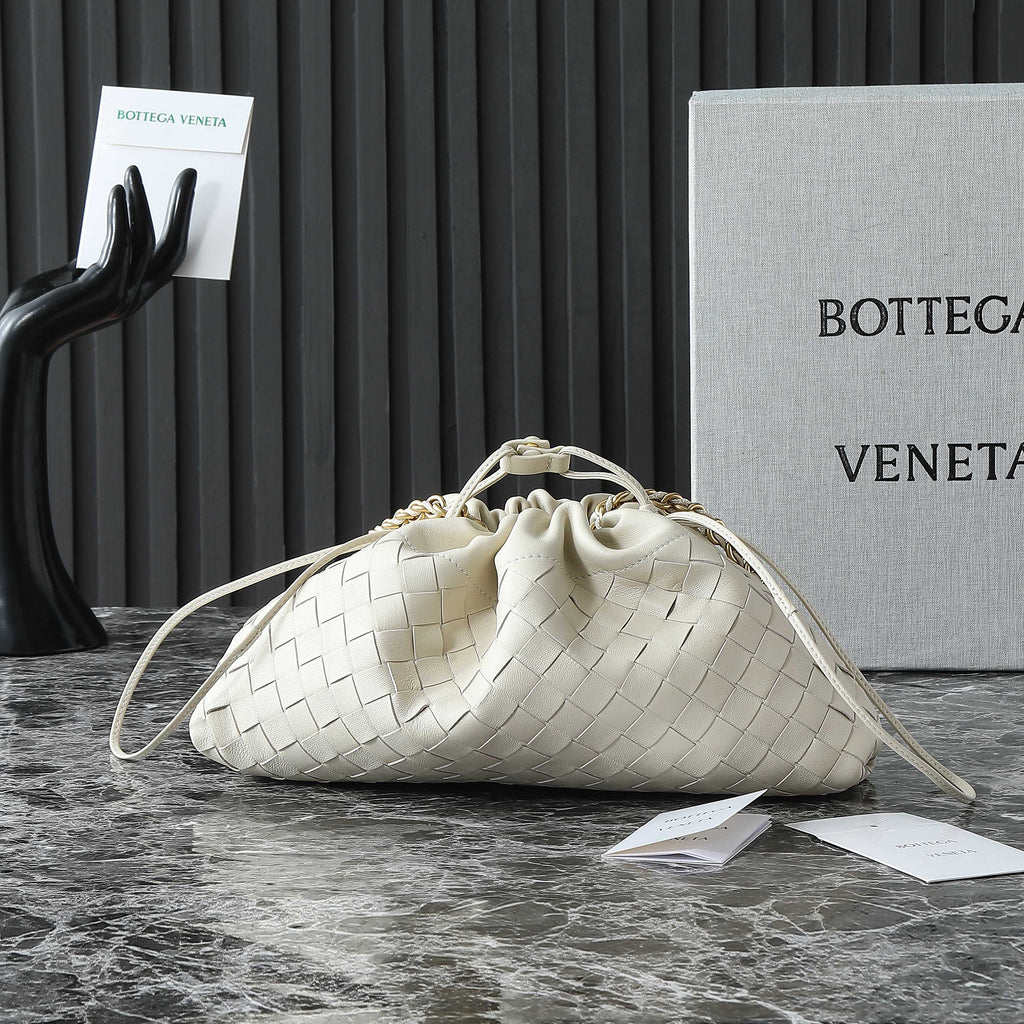 BOTTEGA VENETA 25S Staubbeutel Notte 33 in Elfenbein Kalbsleder Goldbeschläge