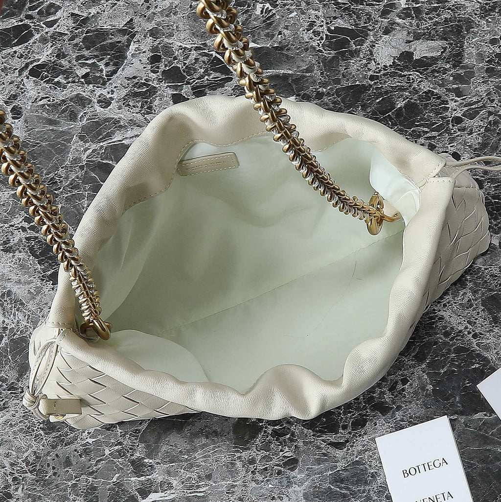 BOTTEGA VENETA 25S Staubbeutel Notte 33 in Elfenbein Kalbsleder Goldbeschläge