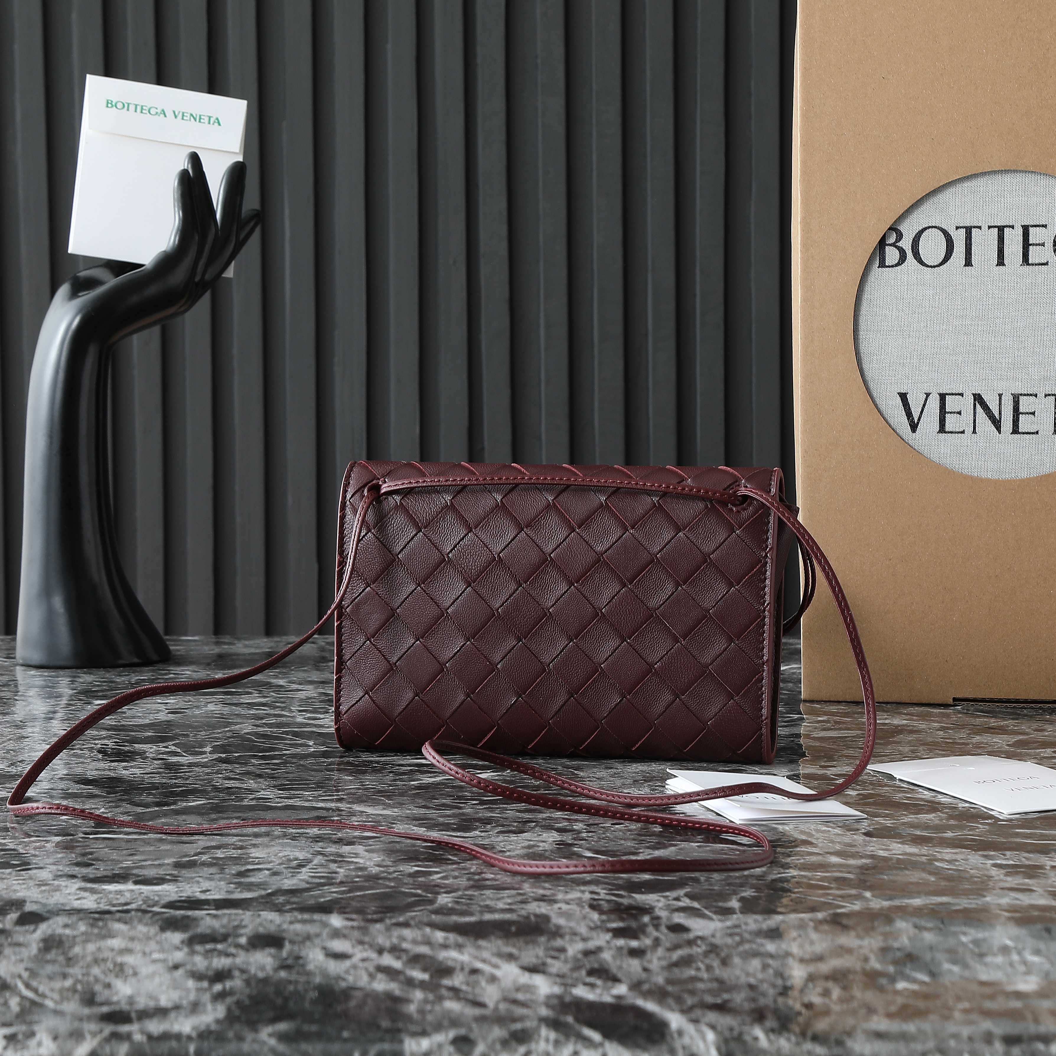 BOTTEGA VENETA 25S ANDIAMO POUCH 19 IN DEEP MAROON KALBSKIN GOLD HARDWARE