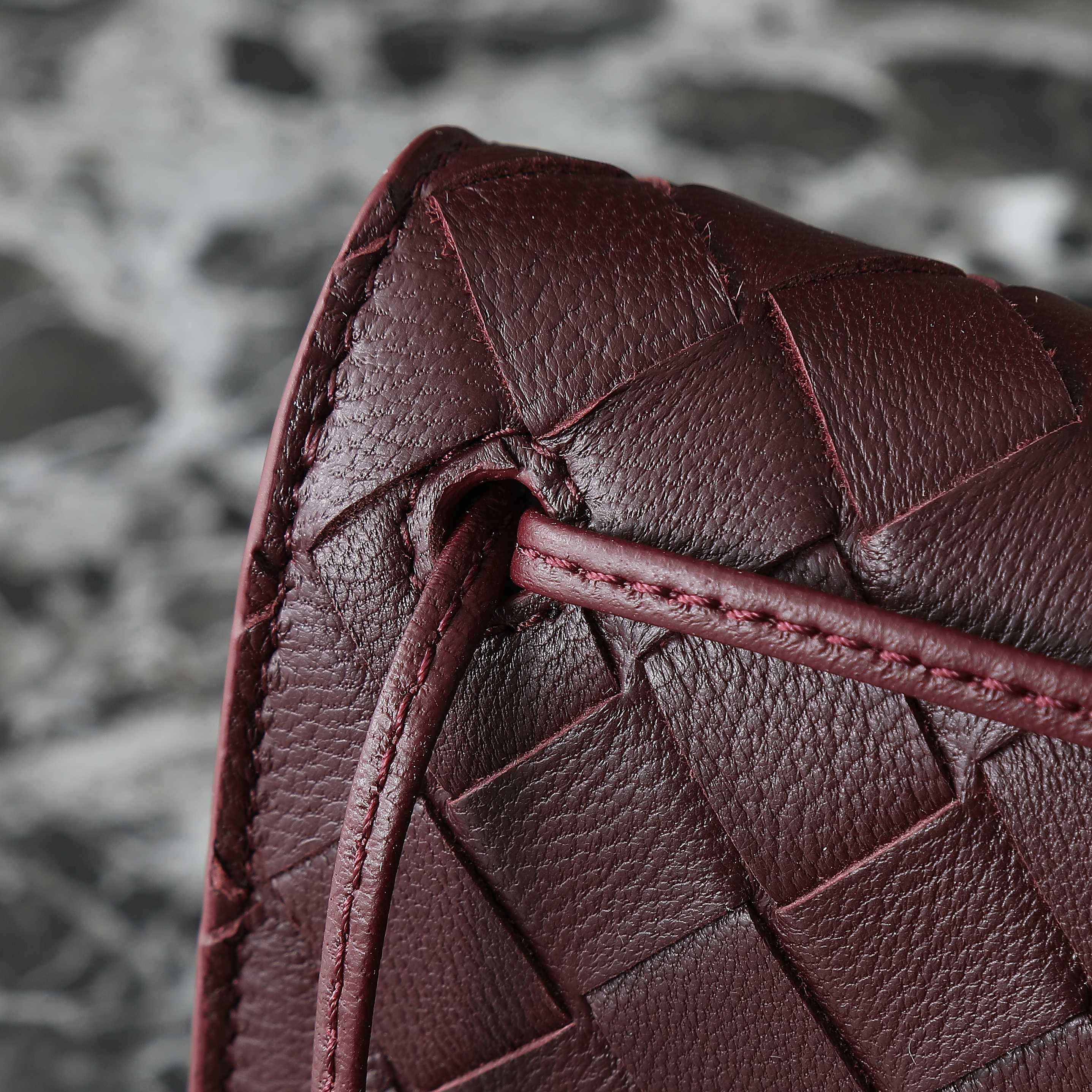 BOTTEGA VENETA 25S ANDIAMO POUCH 19 IN DEEP MAROON CALFSKIN GOLD HARDWARE