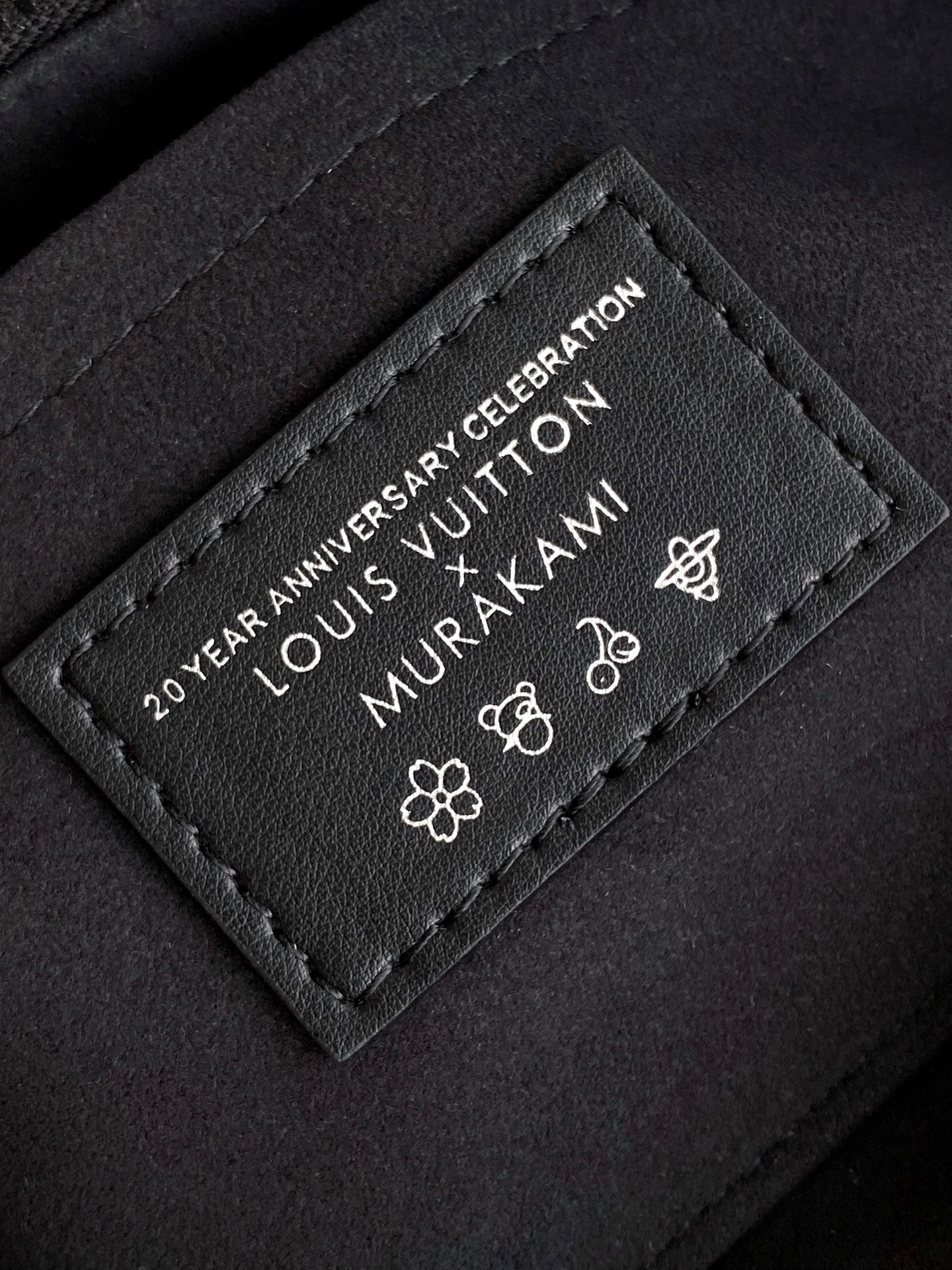 ONTHEGO EAST WEST TASCHE 25 IN BUNTEM MONOGRAMMMUSTER-LEINWAND