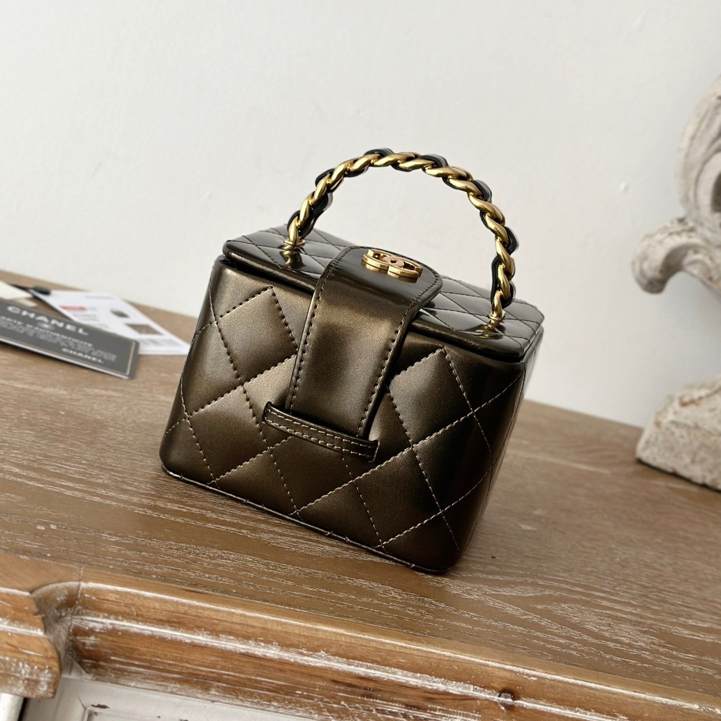 MINI VINTAGE KOSMETIKTASCHE 11 IN GLÄNZENDES MIKADO-KALBLEDER GOLDENE BESCHLÄGE