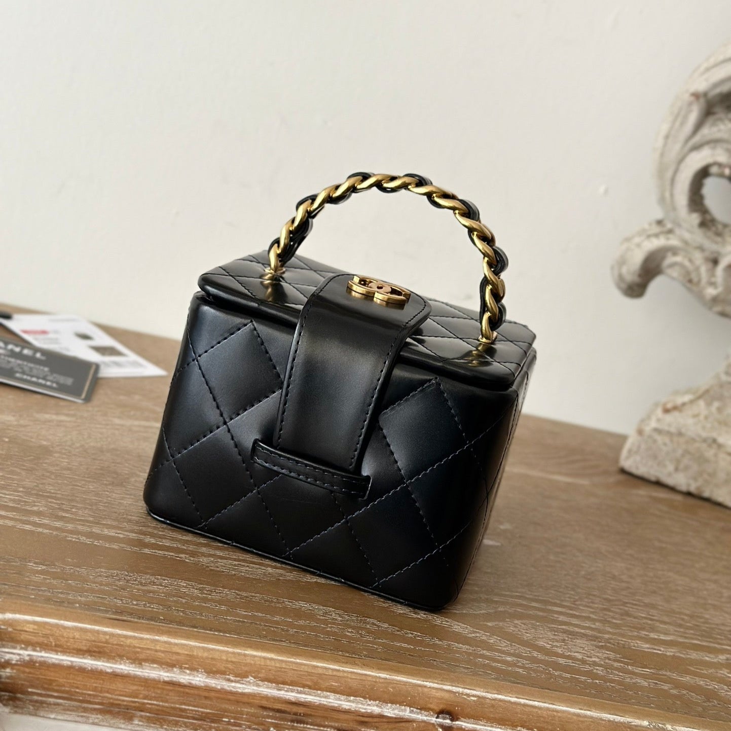 MINI VINTAGE KOSMETIKTASCHE 11 IN SCHWARZ GLÄNZENDES KALBSLEDER GOLDENE BESCHLÄGE