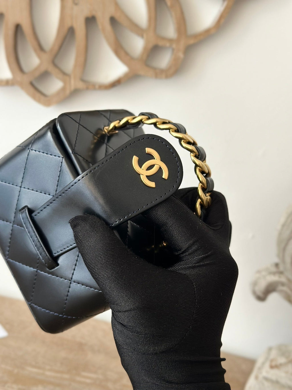 MINI VINTAGE COSMETIC BAG 11 IN BLACK SHINY CALFSKIN GOLD HARDWARE