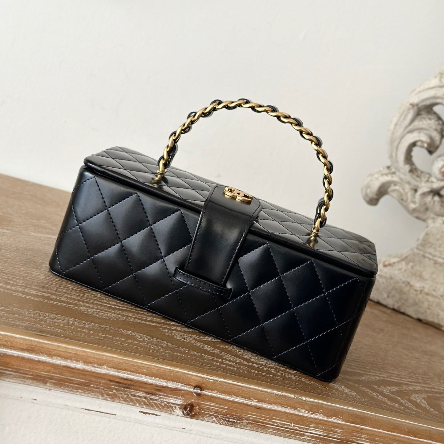 Vintage Kosmetiktasche, 22 Zoll, schwarz, glänzendes Kalbsleder, goldene Beschläge