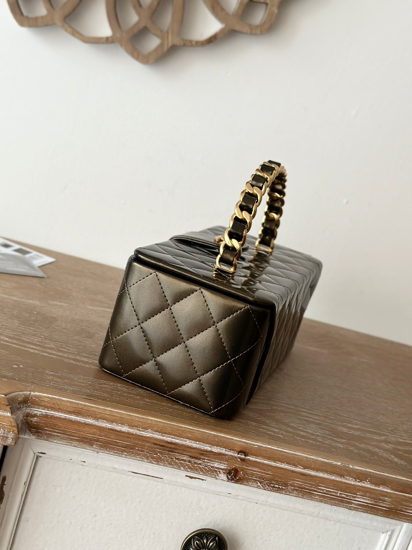 VINTAGE COSMETIC BAG 22 IN MIKADO SHINY CALFSKIN GOLD HARDWARE