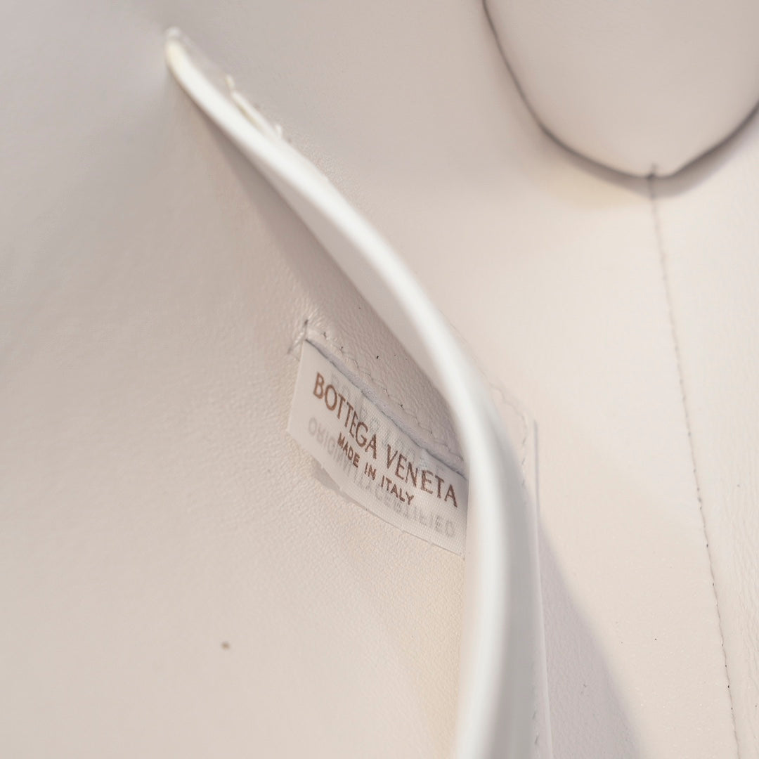 BV Long Clutch Andiamo 31 Weißes Krokodilkalbsleder Ghw 